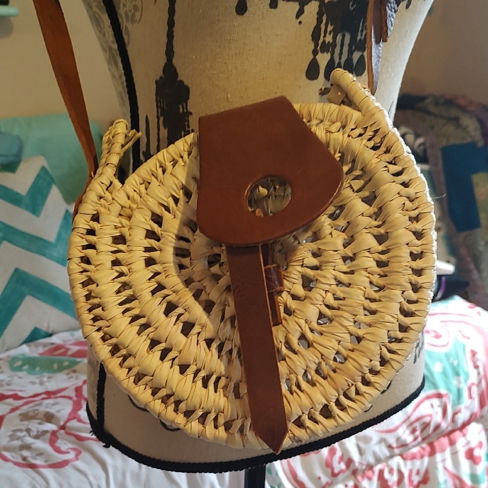 Round Woven Crossbody Bag with Brown Accents